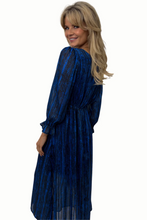 Streasa Midi Dress In Navy / Blue Print