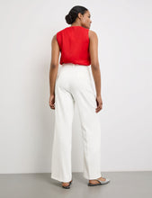 Elegant Trousers with a Wide Leg