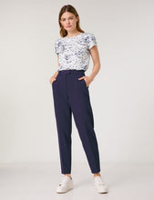 Elegant 7/8-length Trousers in a Tailored Fit - Navy