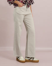 Wide-Leg Denim - Beige
