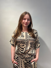 Decollage Graphic Print Top - Black & Cream