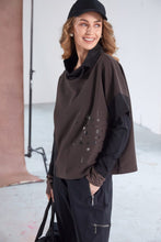 Placement Print Top with Contrast Collar - Black & Cocoa