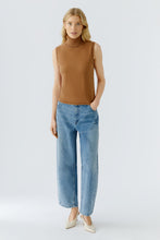 Sleeveless Rollneck Knit – Camel