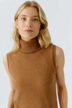 Sleeveless Rollneck Knit – Camel
