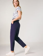 Elegant 7/8-length Trousers in a Tailored Fit - Navy